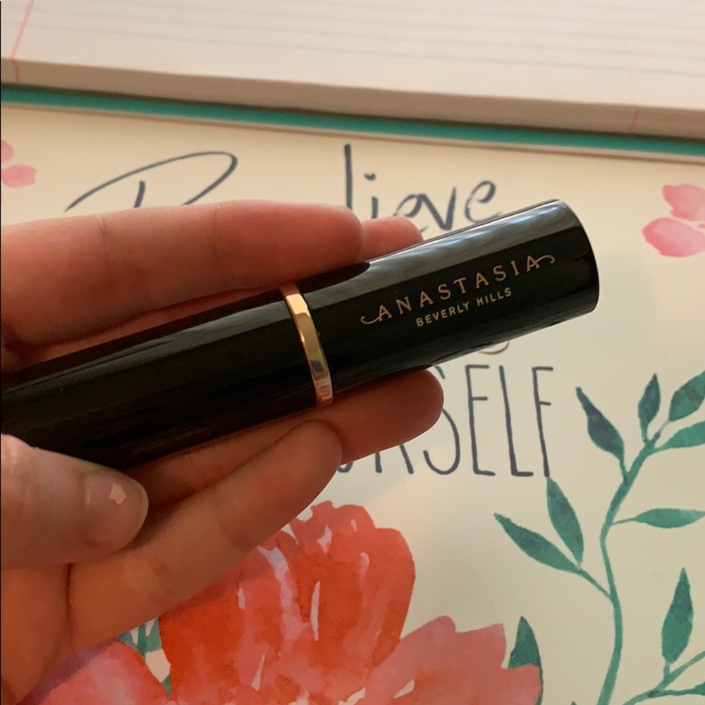 Anastasia stick foundation in the shade shadow